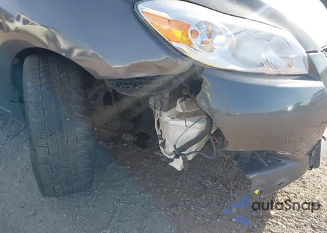 2010 Toyota Matrix S z USA, uszkodzony, nr VIN 2T1LE4EE2AC018887